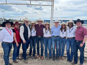 From left: John Alho, AVP Government Relations; UCVM Dean Renate Weller; Dr. Ed Pajor; Kathryn McLellan;, Prime Minister Justin Trudeau; Allison Vesely; Xavier Trudeau; Lindsey Arkangel;, Anice Thomas; Tourism Minister Randy Boissonnault.